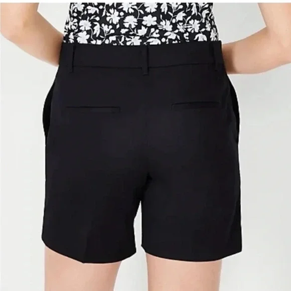 NWT Ann Taylor Devin Metro short black. Size 6 - Picture 2 of 7